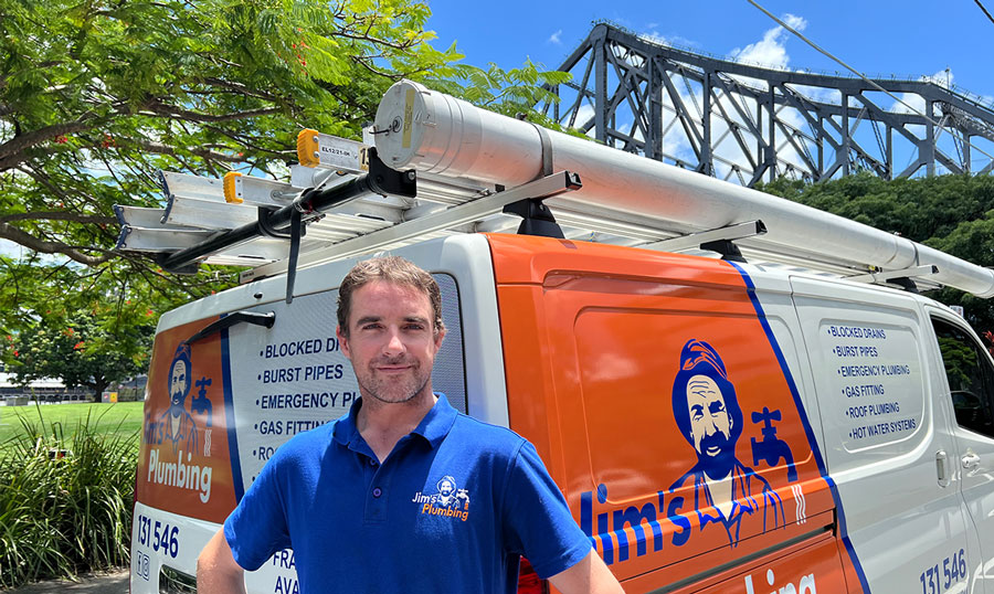 Rhys in front of van with Story Bridge in background